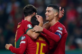 华体会官网-巴萨轻取本菲卡，C罗梅开二度足总杯